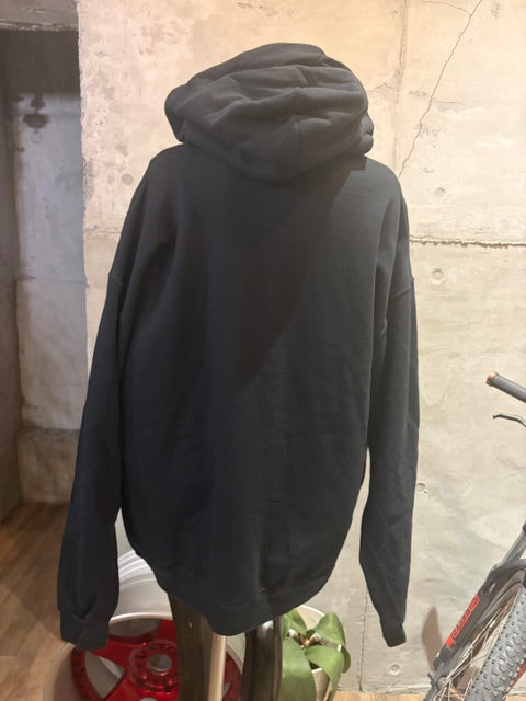 プルオーバーフーディー（pullover hoodie)